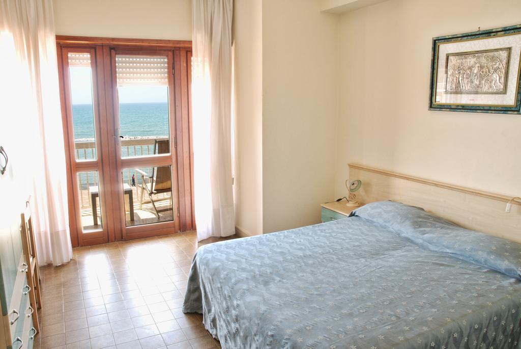 Hotel Scacciapensieri Нетуно Екстериор снимка