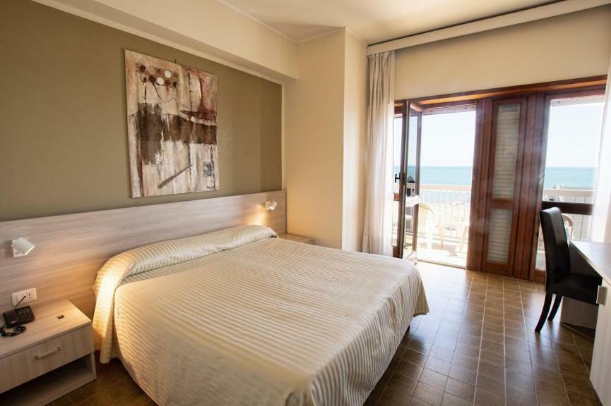 Hotel Scacciapensieri Нетуно Екстериор снимка