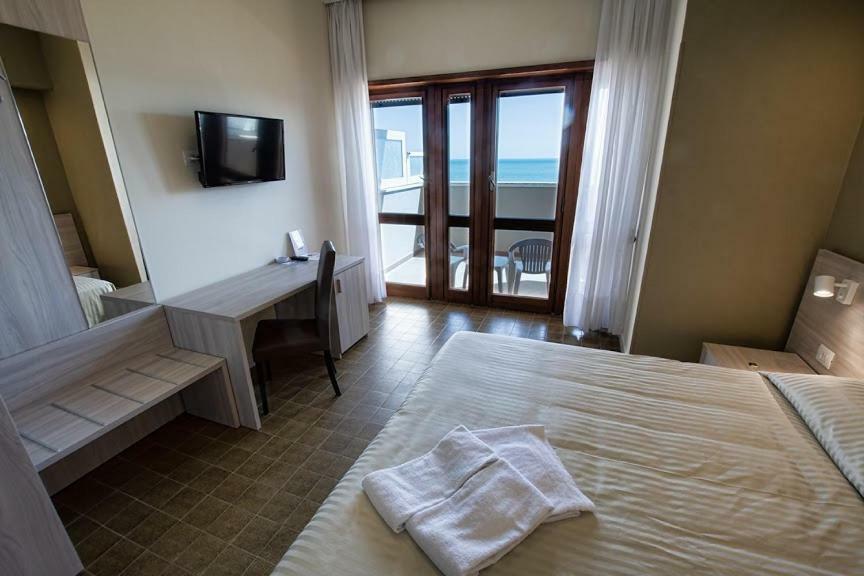 Hotel Scacciapensieri Нетуно Екстериор снимка