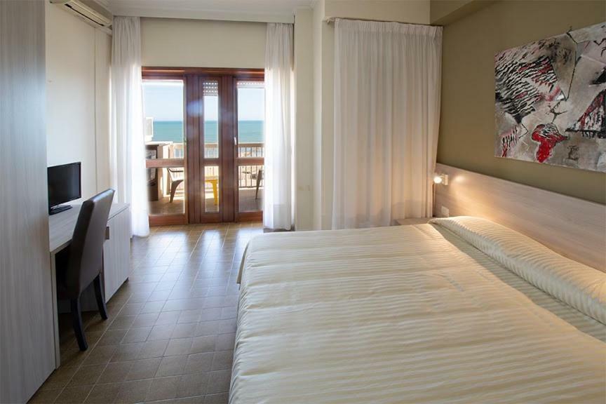 Hotel Scacciapensieri Нетуно Екстериор снимка